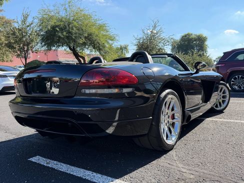 Used 2004 Dodge Viper SRT-10 image 2