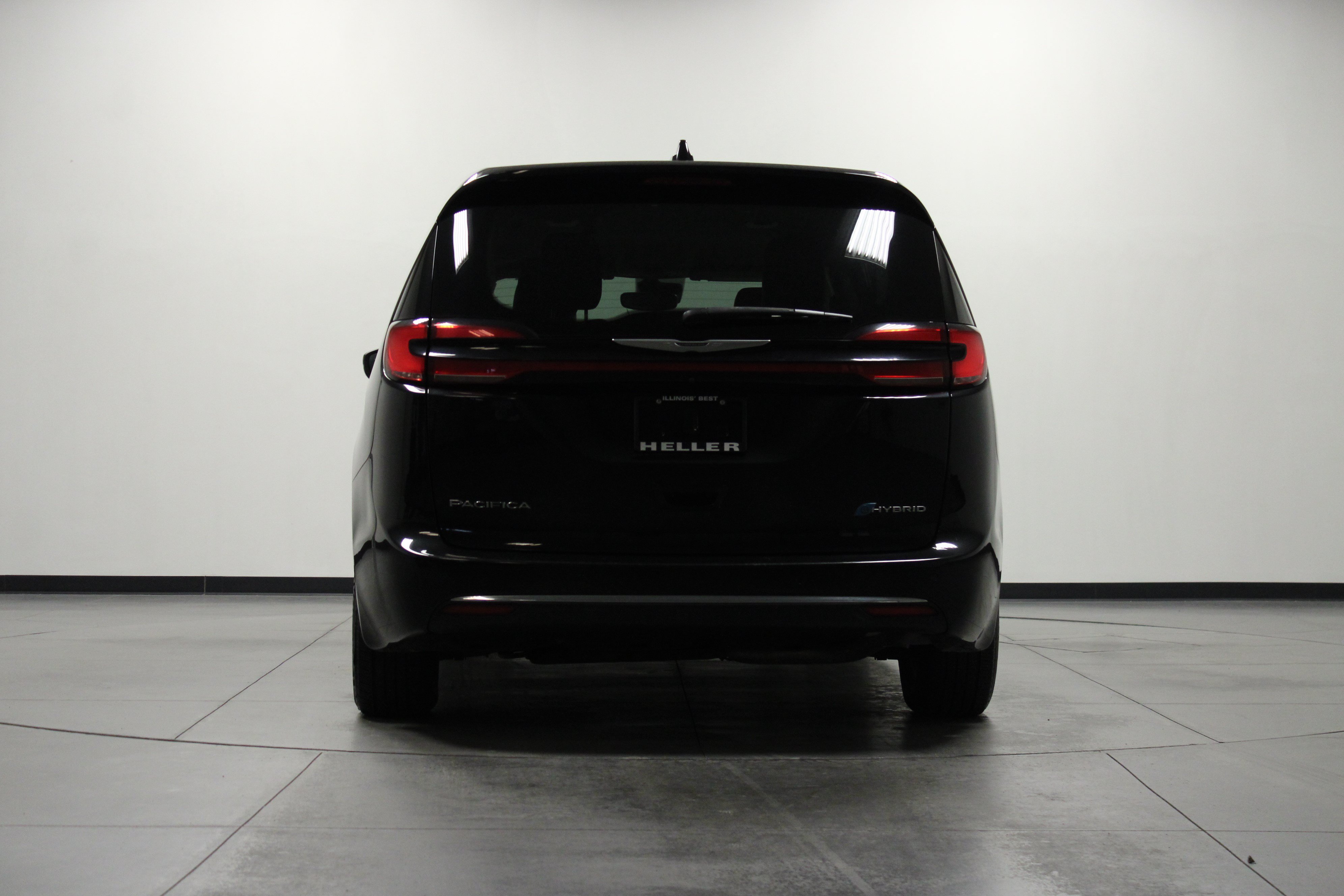 Used 2023 Chrysler Pacifica Touring-L FWD image 5