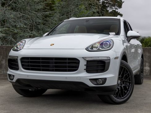 Used 2016 Porsche Cayenne AWD/4WD image 7