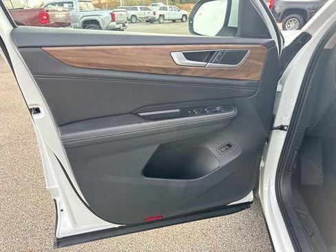 Used 2025 Volkswagen Atlas SE image 27