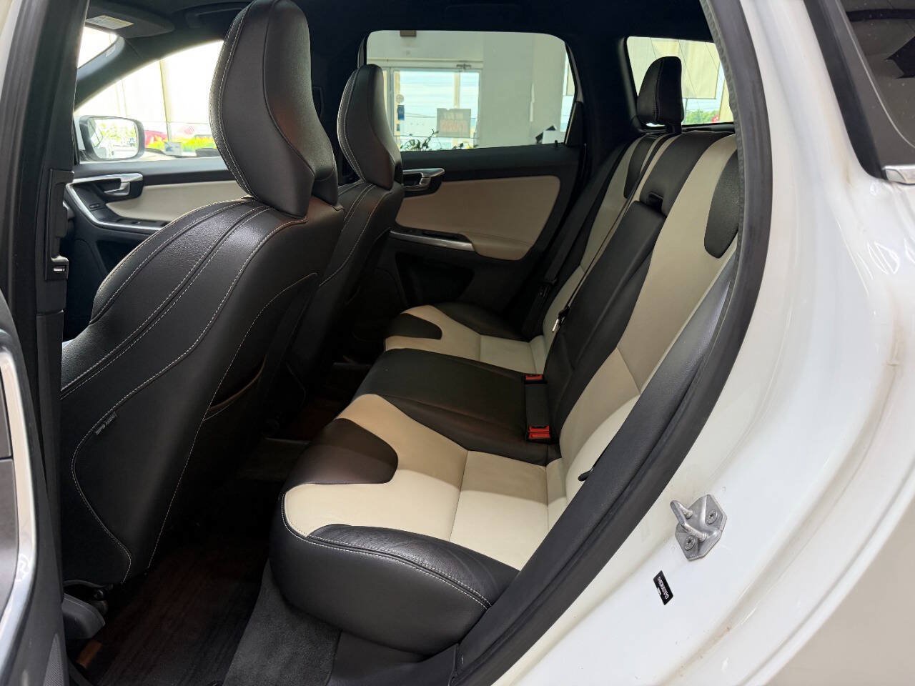 Used 2016 Volvo XC60 T6 AWD/4WD image 13