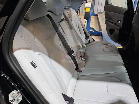 New 2026 Hyundai Elantra Limited FWD image 12