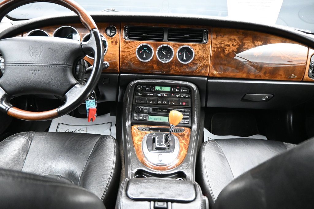 Used 2004 Jaguar XK8 Convertible RWD image 13