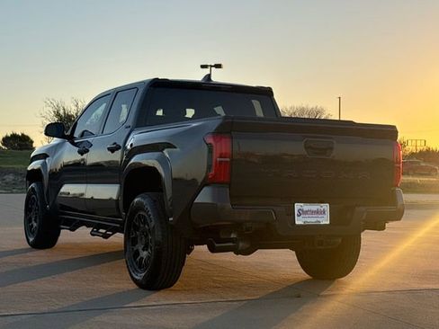 Used 2025 Toyota Tacoma SR5 image 7