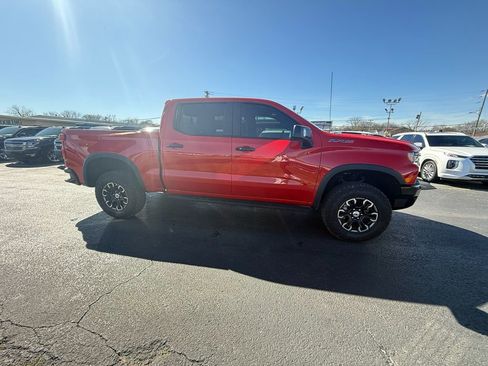 Used 2025 Chevrolet Silverado 1500 ZR2 w/ Technology Package image 2
