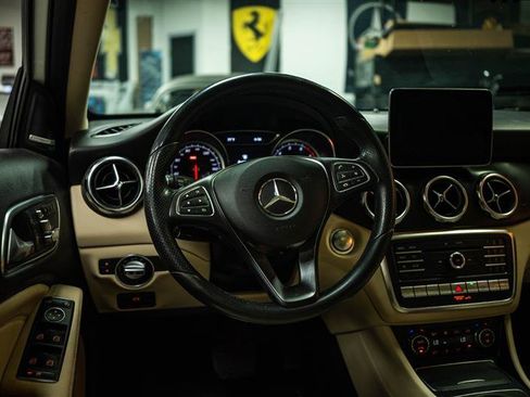 Used 2018 Mercedes-Benz GLA 250 4MATIC image 16