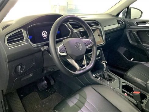 Used 2022 Volkswagen Tiguan SE FWD image 7