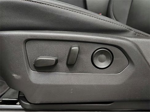 Used 2025 GMC Sierra 1500 SLT image 19