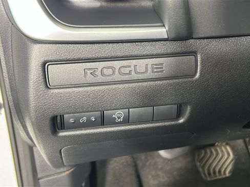 Used 2023 Nissan Rogue S AWD/4WD image 23