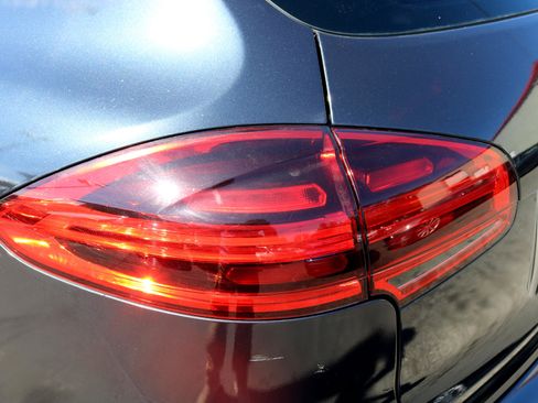 Used 2015 Porsche Cayenne S w/ Premium Package image 11