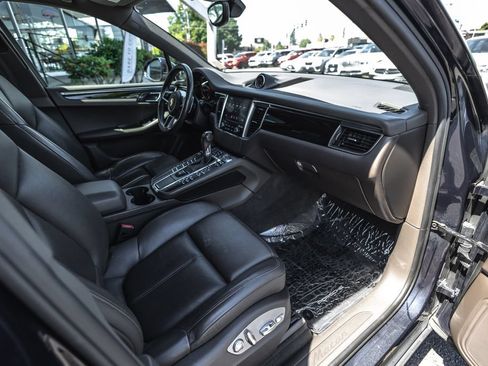 Used 2018 Porsche Macan w/ Premium Package Plus AWD/4WD image 28