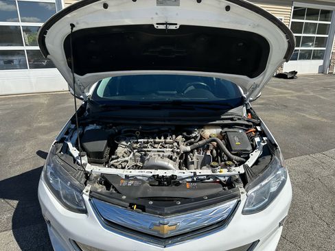 Used 2018 Chevrolet Volt LT w/ Comfort Package image 10