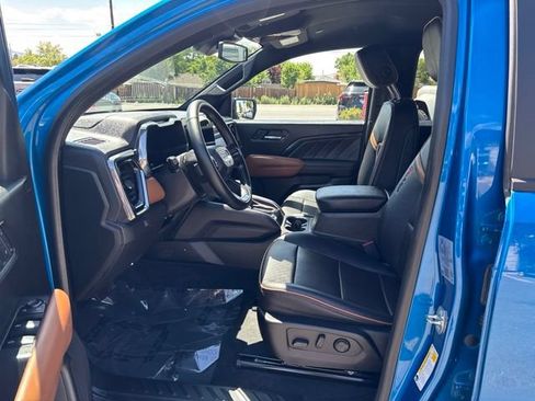Used 2023 GMC Canyon AT4 w/ AT4 Premium Package AWD/4WD image 12