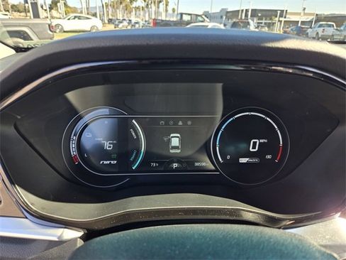 Used 2022 Kia Niro EX image 24