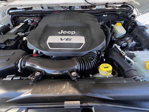 Used 2014 Jeep Wrangler Unlimited Sport w/ Quick Order Package 24S AWD/4WD image 18