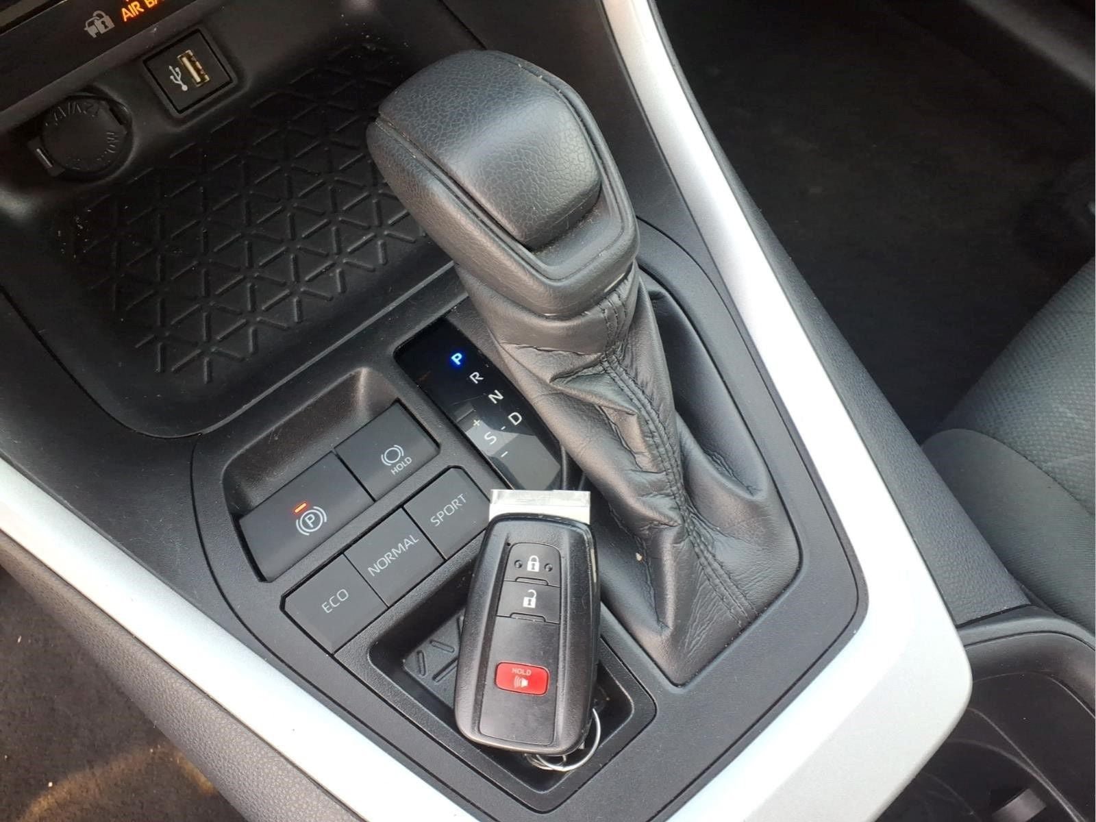 Used 2024 Toyota RAV4 XLE FWD image 12