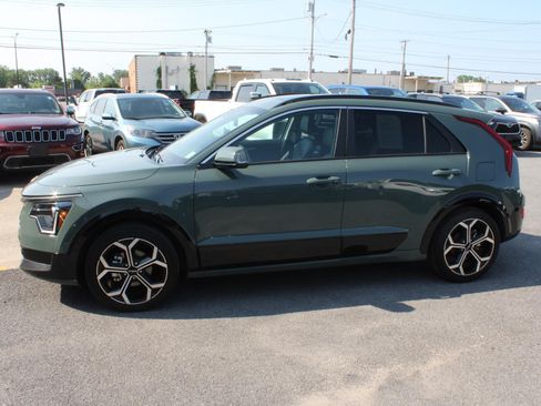 Used 2025 Kia Niro EX Touring FWD image 5