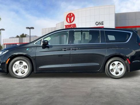 Used 2018 Chrysler Pacifica Touring Plus image 9