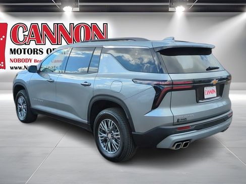 Used 2025 Chevrolet Traverse LT image 7