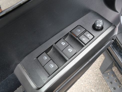Certified 2018 Toyota Tacoma TRD Sport AWD/4WD image 19