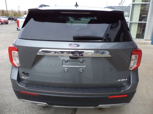 Used 2023 Ford Explorer XLT w/ Equipment Group 202A AWD/4WD image 5