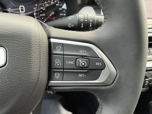 Used 2025 Jeep Compass Limited image 20