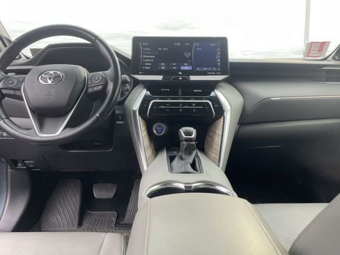 Used 2021 Toyota Venza Limited image 14