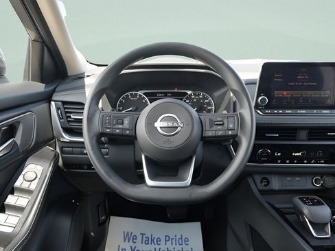 Used 2024 Nissan Rogue SV AWD/4WD image 16