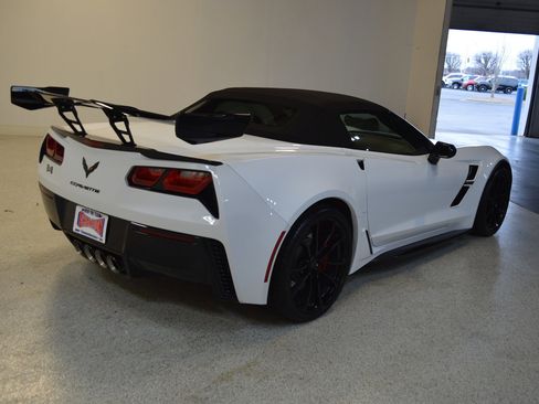 Used 2019 Chevrolet Corvette Grand Sport w/ Carbon Flash Badge Package image 3