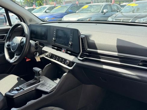 Used 2025 Kia Sportage LX FWD image 16