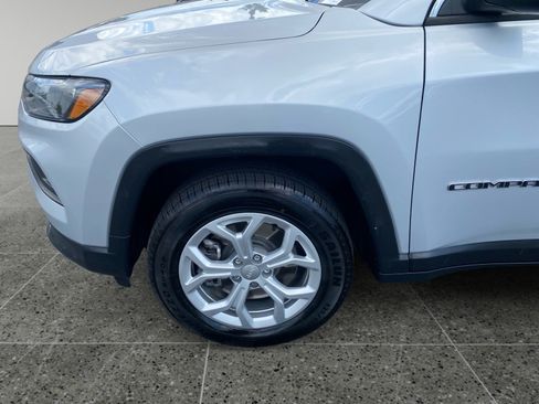 Used 2024 Jeep Compass Latitude AWD/4WD image 14