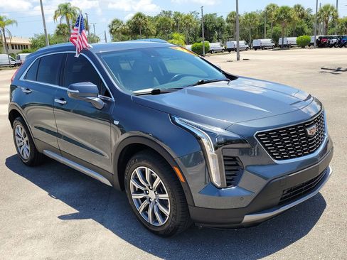 Used 2021 Cadillac XT4 Premium Luxury w/ Enhanced Visibility Package FWD image 7