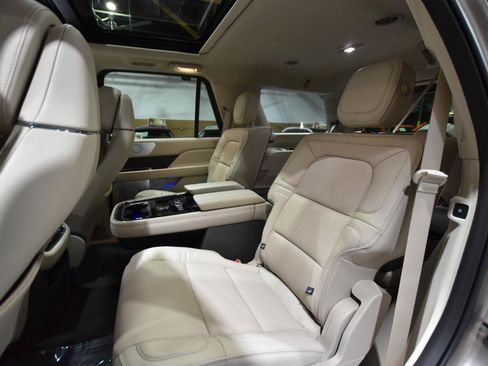 Used 2019 Lincoln Navigator Reserve AWD/4WD image 45