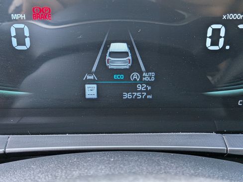 Used 2025 Kia Telluride S FWD image 31