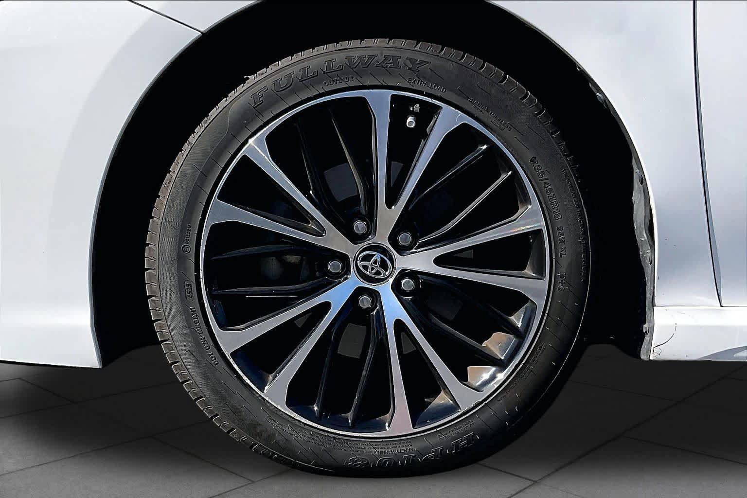 Used 2018 Toyota Camry SE FWD image 10