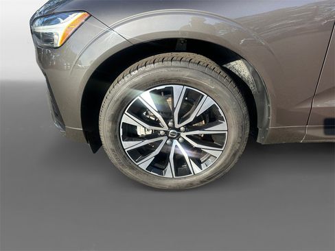 Used 2024 Volvo XC60 B5 Core image 15