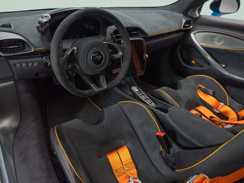 Used 2023 McLaren Artura RWD image 29