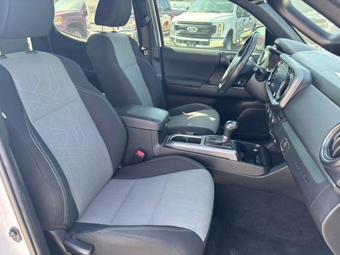 Used 2021 Toyota Tacoma TRD Sport w/ Technology Package AWD/4WD image 20