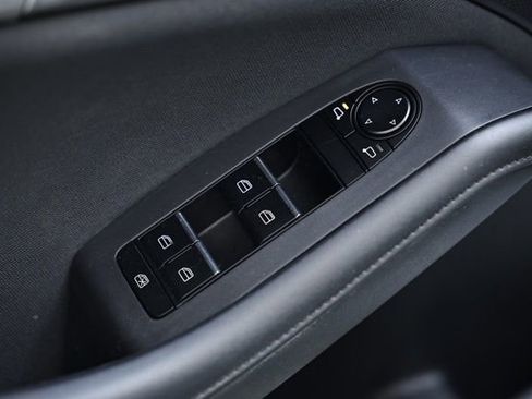 Used 2021 MAZDA MAZDA3 Sedan FWD image 18