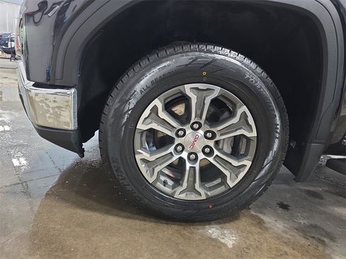 Certified 2025 GMC Sierra 1500 SLT image 36