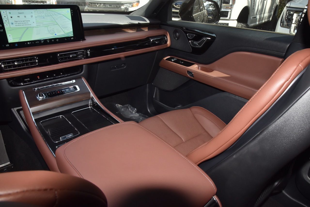 New 2026 Lincoln Aviator Reserve AWD/4WD image 18