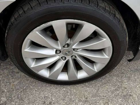 Used 2013 Lincoln MKS image 21