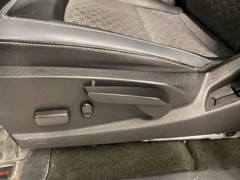 Used 2015 Chevrolet Colorado Z71 image 24