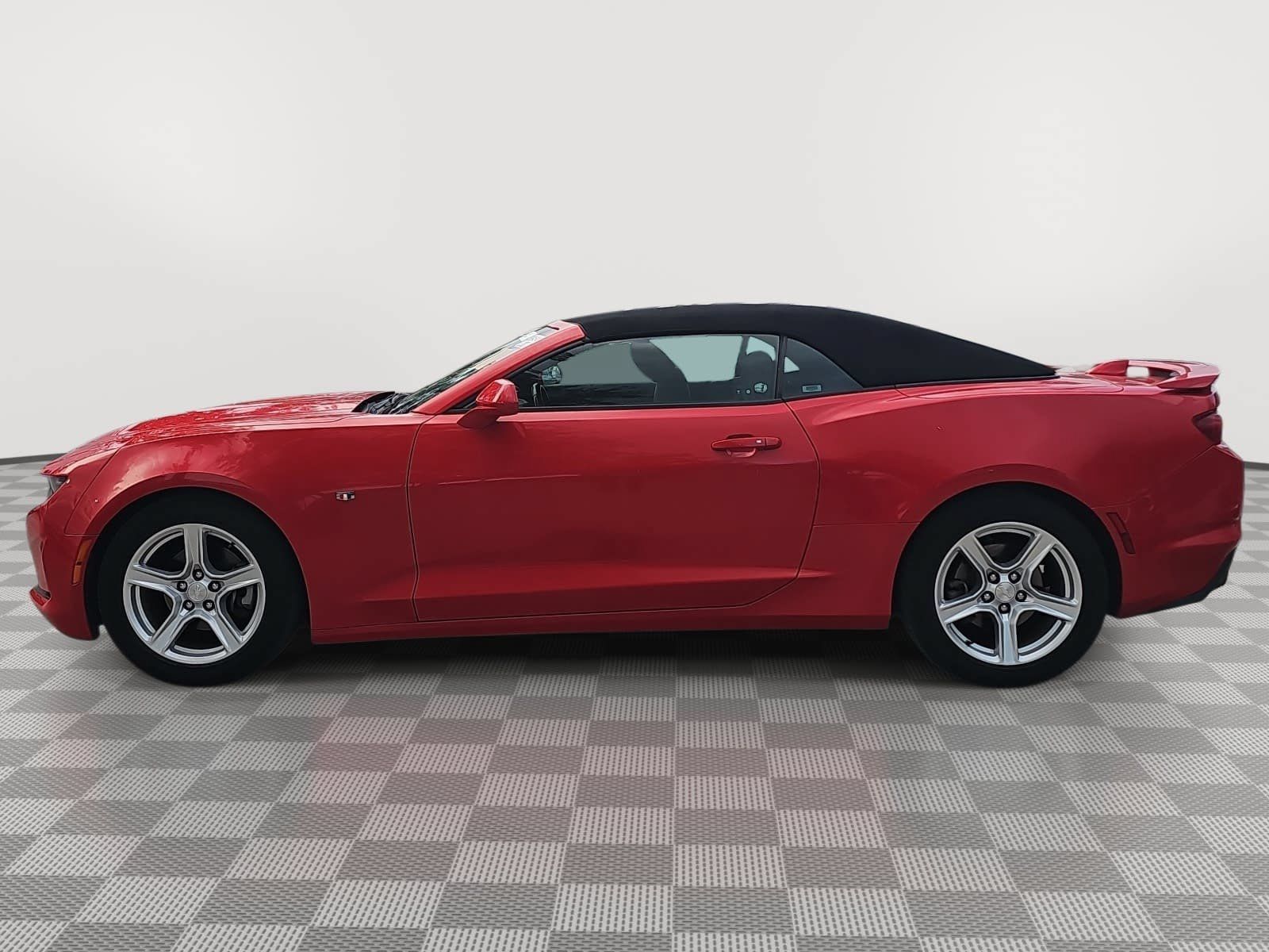 Used 2020 Chevrolet Camaro LT RWD image 5