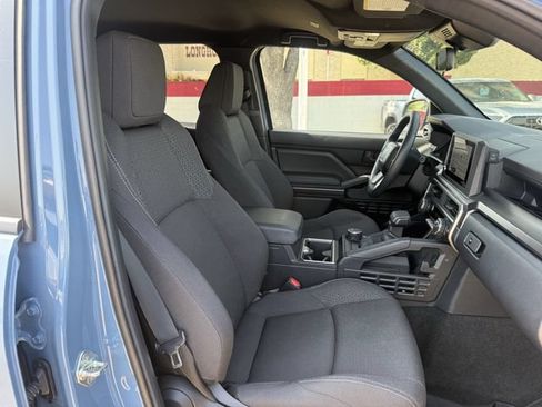 Used 2025 Toyota 4Runner SR5 AWD/4WD image 29