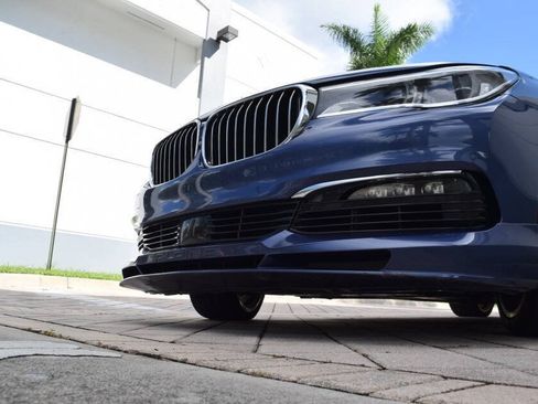 Used 2017 BMW ALPINA B7 xDrive AWD/4WD image 12