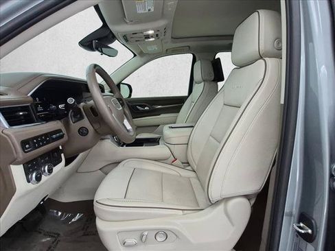 Used 2024 GMC Yukon XL Denali w/ Advanced Technology Package AWD/4WD image 17