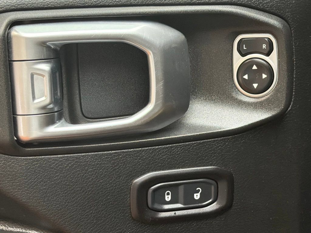 Used 2018 Jeep Wrangler Unlimited Sport S AWD/4WD image 21