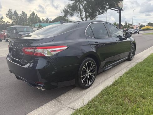 Used 2020 Toyota Camry SE FWD image 5