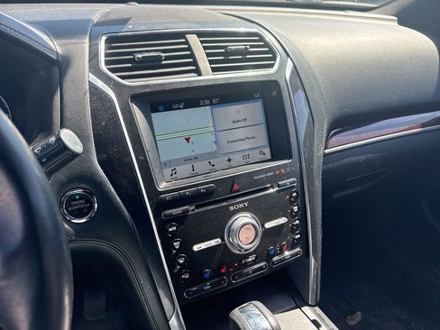 Used 2017 Ford Explorer Platinum AWD/4WD image 10